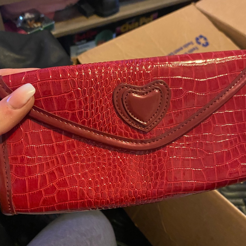 Who make up pouch